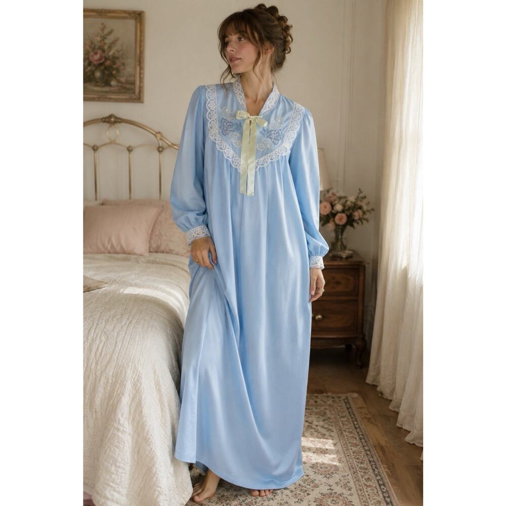 Vintage Vandemere Blue Ctn Flannel Lace Tie Front Embrdrd Cottage Core Long Robe